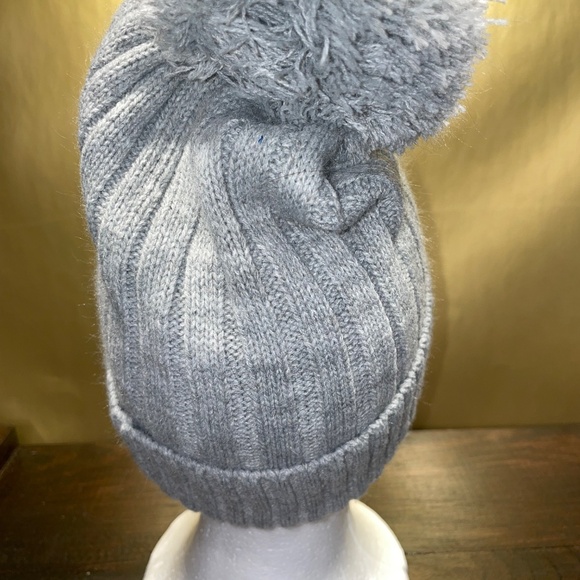 Michael Kors Gray Ribbed Knit BEanie Pom Winter Hat cap Acrylic - Picture 3 of 5